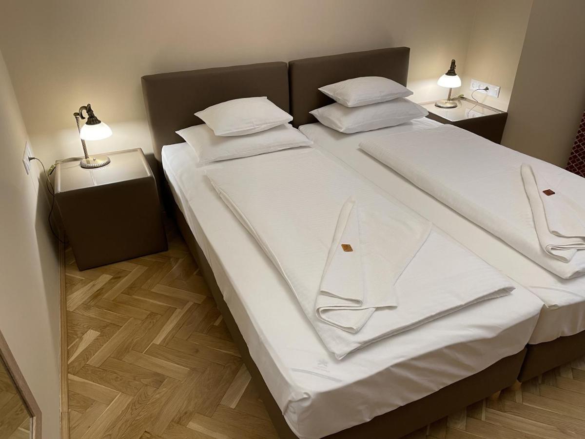 Dozsa Apartman Szeged Exteriör bild