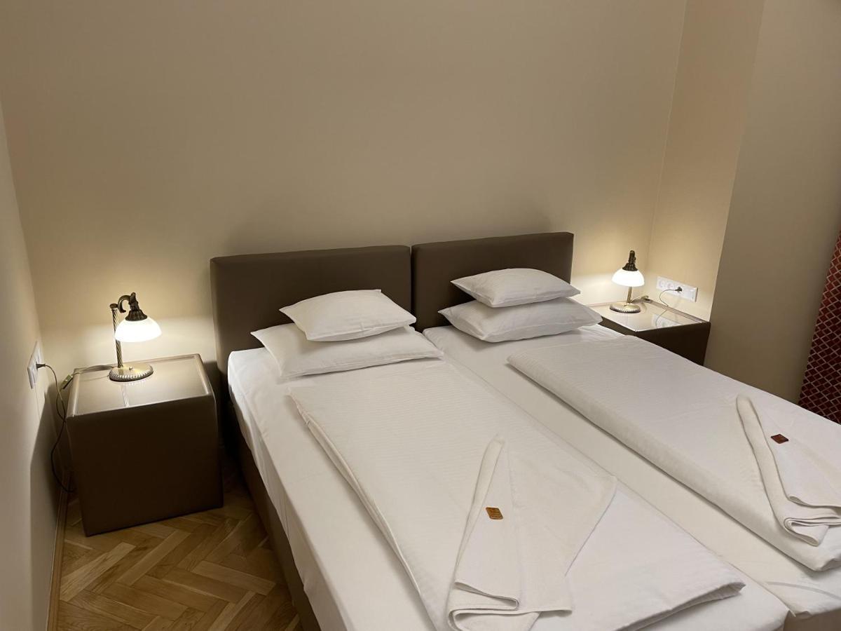 Dozsa Apartman Szeged Exteriör bild