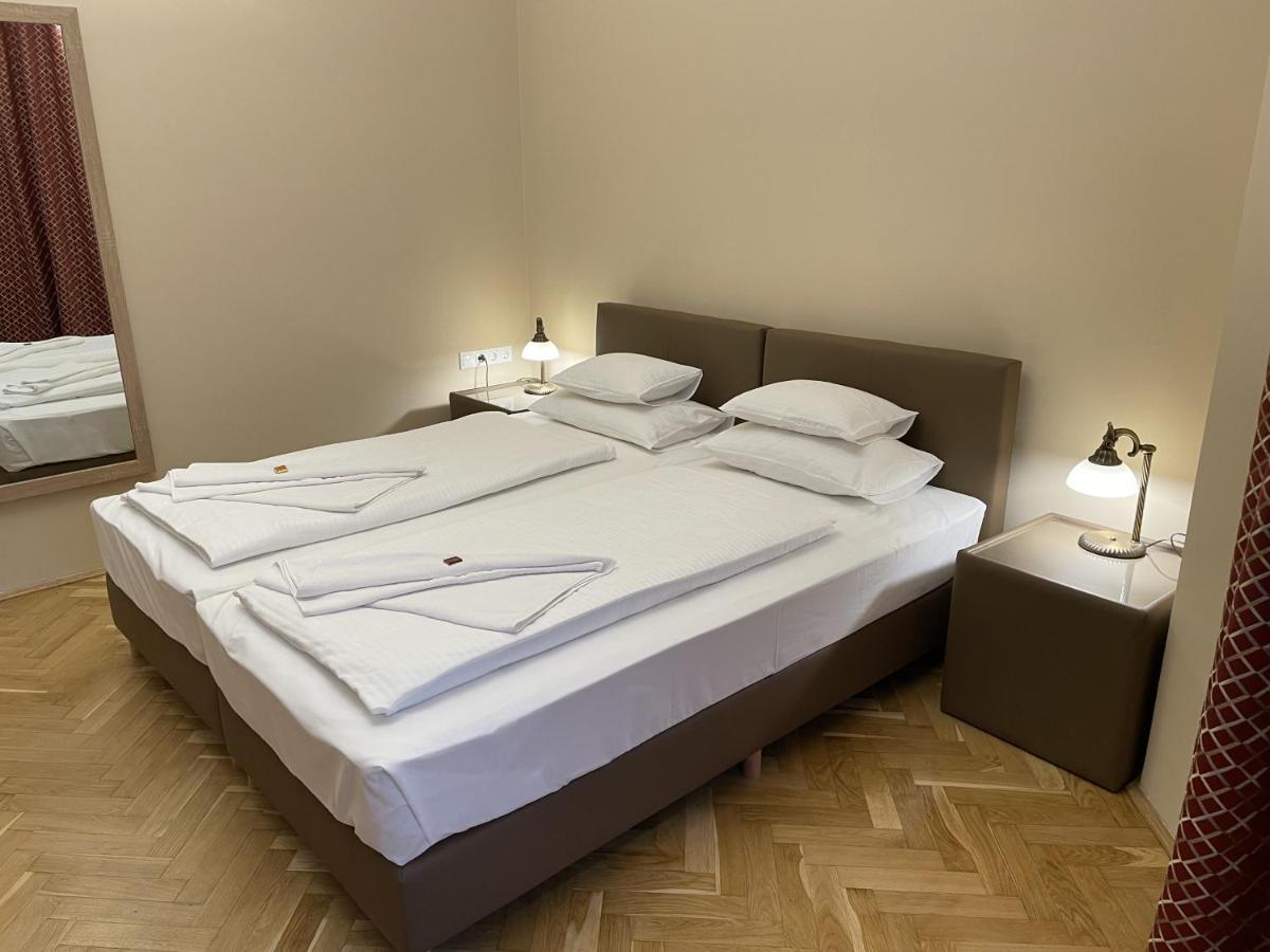 Dozsa Apartman Szeged Exteriör bild