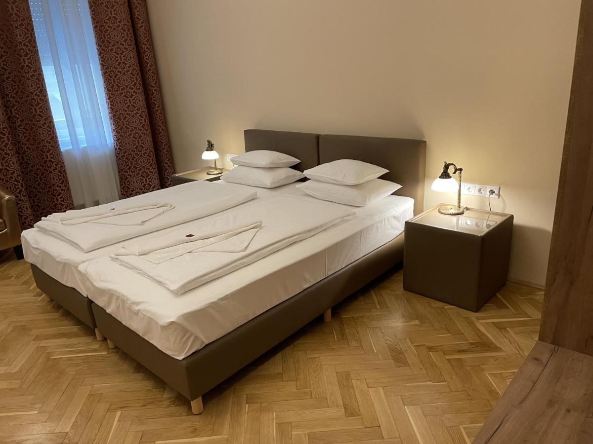 Dozsa Apartman Szeged Exteriör bild