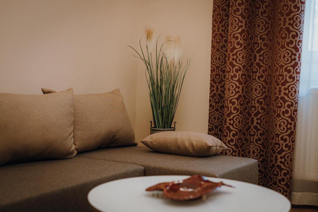Dozsa Apartman Szeged Exteriör bild