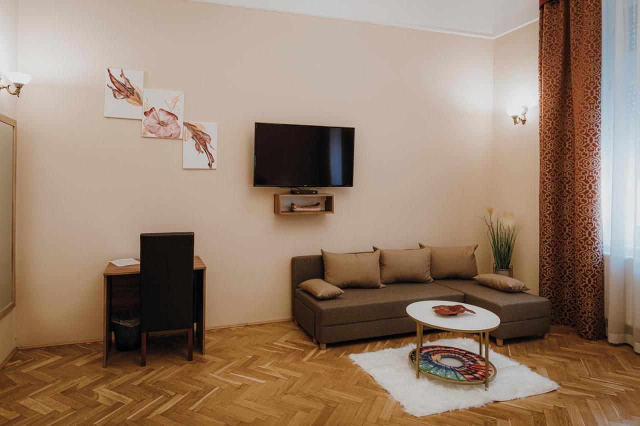 Dozsa Apartman Szeged Exteriör bild
