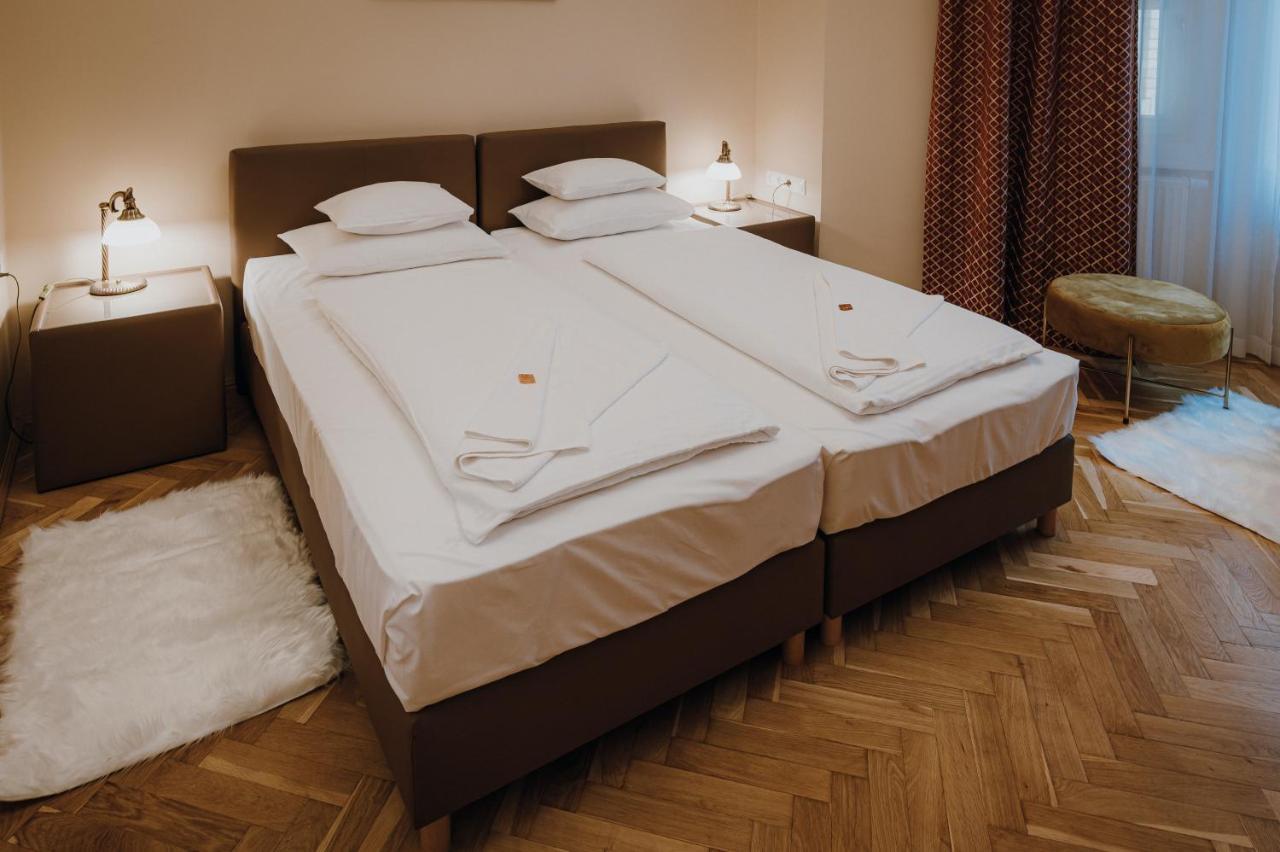 Dozsa Apartman Szeged Exteriör bild