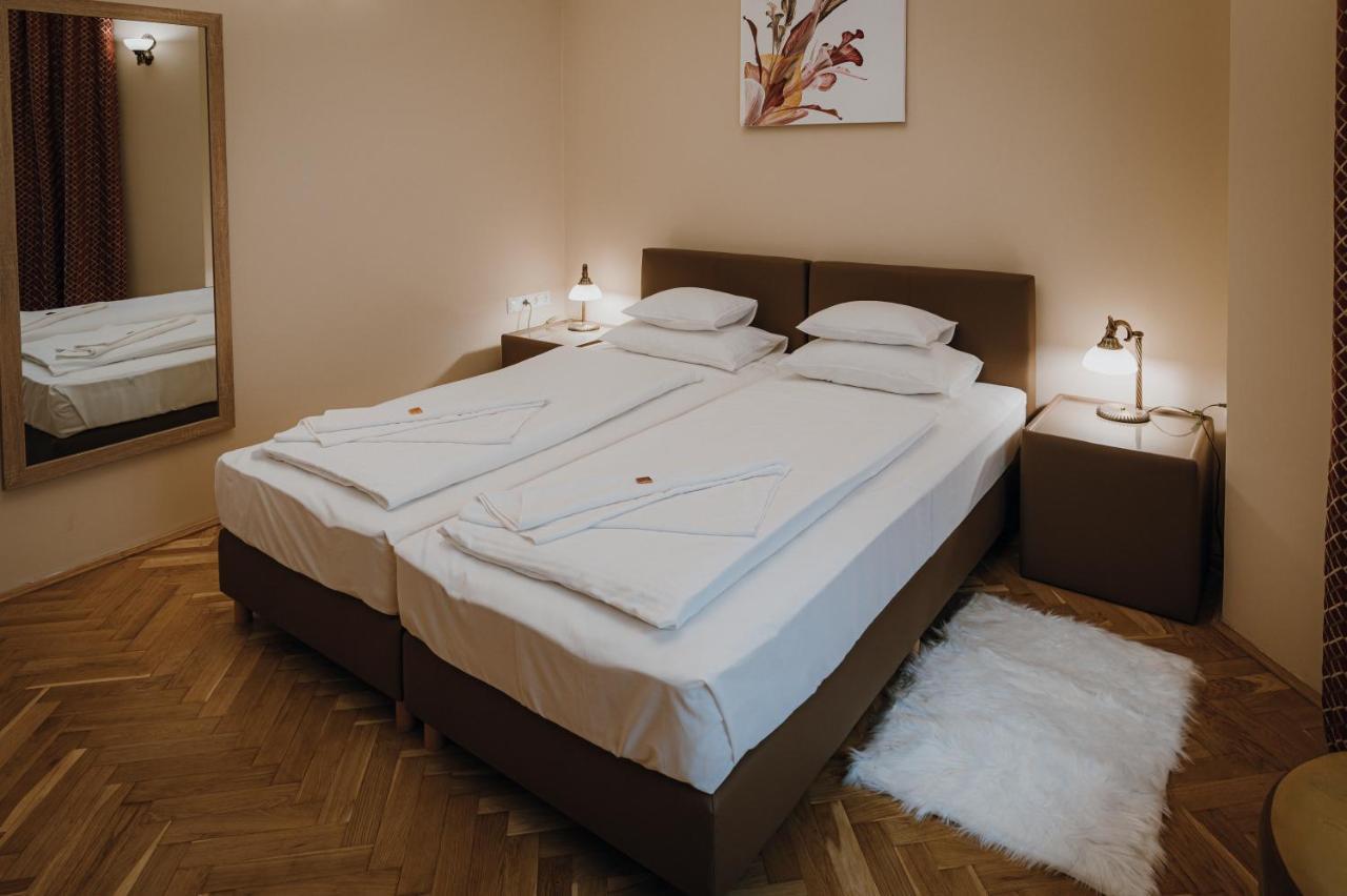Dozsa Apartman Szeged Exteriör bild