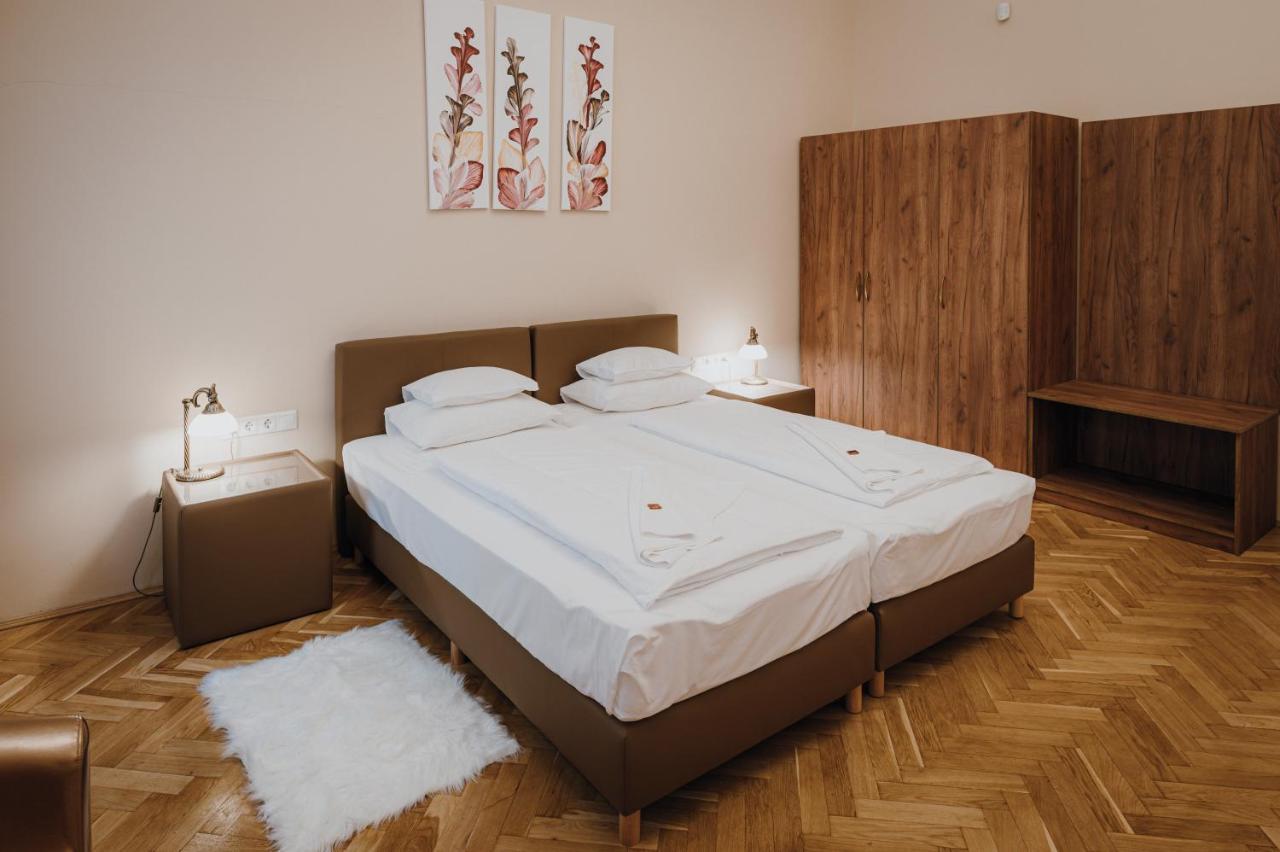 Dozsa Apartman Szeged Exteriör bild